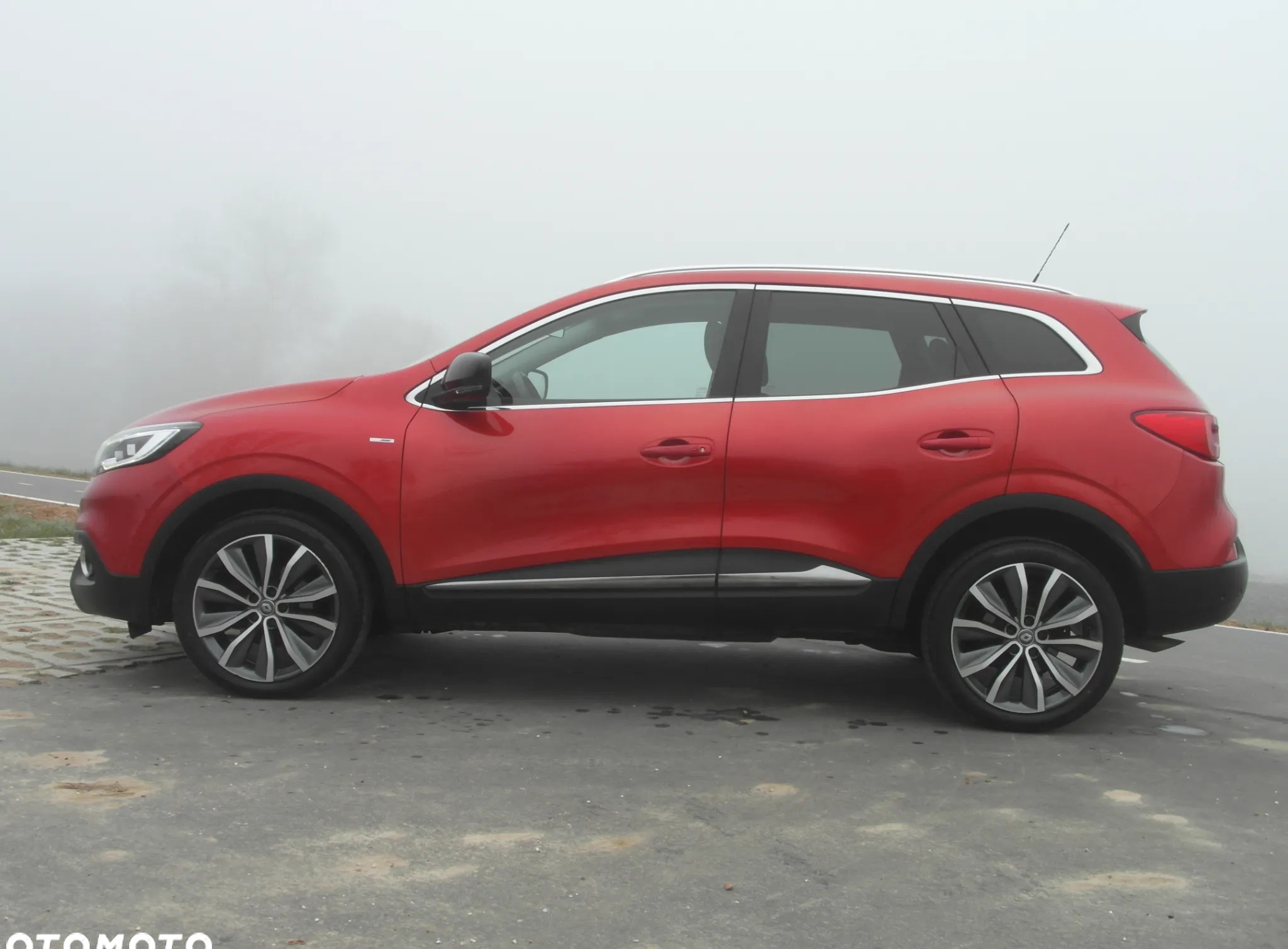 Renault Kadjar cena 60900 przebieg: 143000, rok produkcji 2016 z Milanówek małe 781